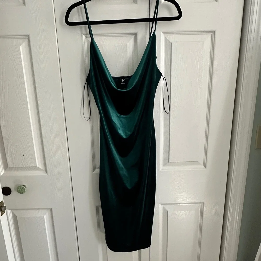 Windsor Emerald Green Velvet Cowl Neck Spaghetti Strap Bodycon Midi Dress - Picture 1 of 5